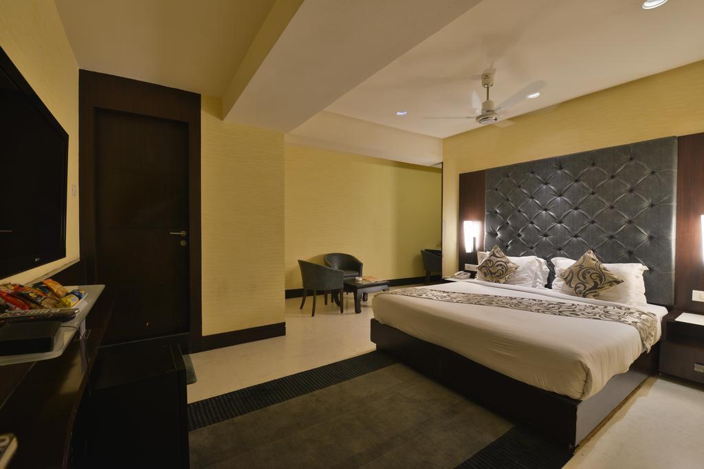 Hotel The Golden Oak Rāipur Zimmer foto