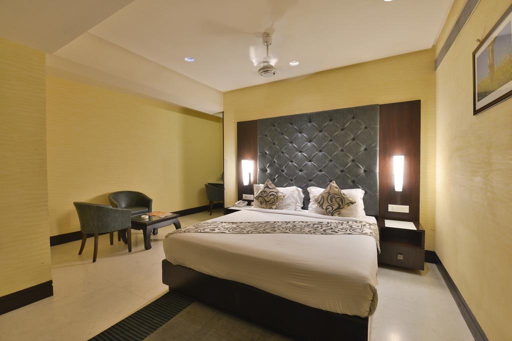 Hotel The Golden Oak Rāipur Exterior foto